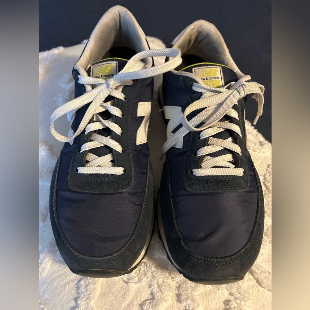 Woman’s New Balance 501 sneakers size 11